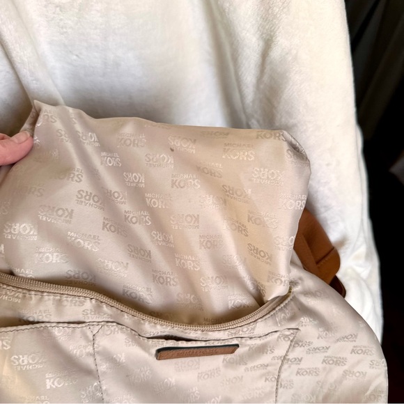 Michael Kors slouchy Fulton style shoulder bag in caramel brown - Picture 14 of 16